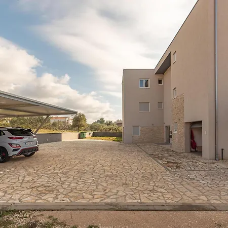 2 Bedroom Stunning In Apartament