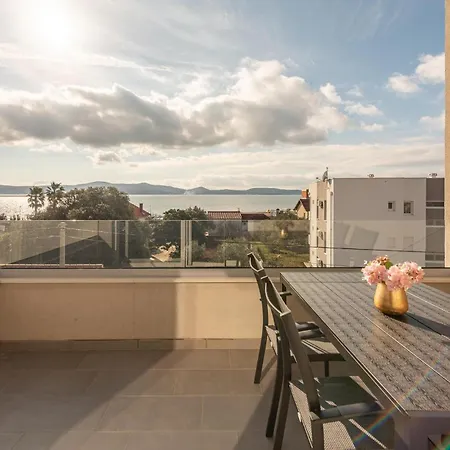 2 Bedroom Stunning In *