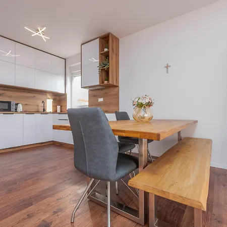 2 Bedroom Stunning In Apartament