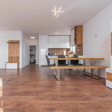 Apartament 2 Bedroom Stunning In