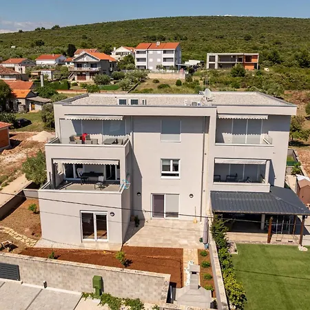 2 Bedroom Stunning In Appartamento Sukošan
