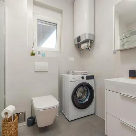 2 Bedroom Stunning In *