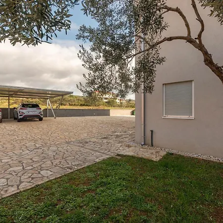 2 Bedroom Stunning In